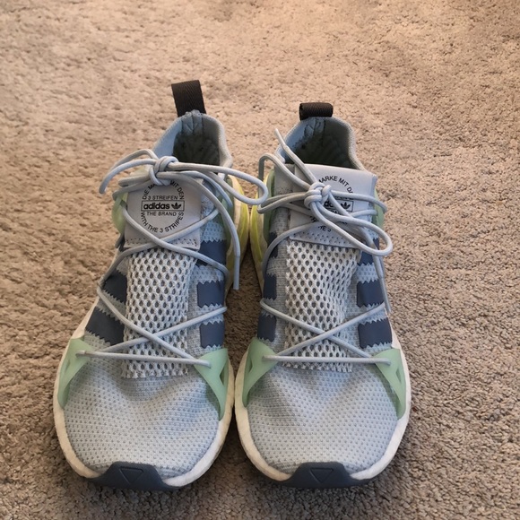 Adidas Womens Ultra Boost Sneaker size 7. - Picture 3 of 4